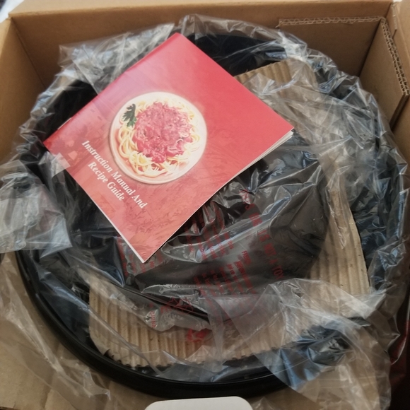 KIRBY & ALLEN 6 Qt. Pasta Maker + Bonus 2 Qt. Pasta Maker Black - Picture 5 of 5